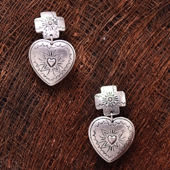 Boho Silver Aztec engraved heart dangle post back earrings - Picture 2 of 6